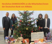 Geschenke von der Deutschen Bank für Kinder der Aktion Herzklopfen