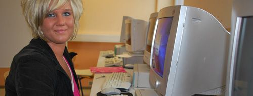 Auszubildende am Computer